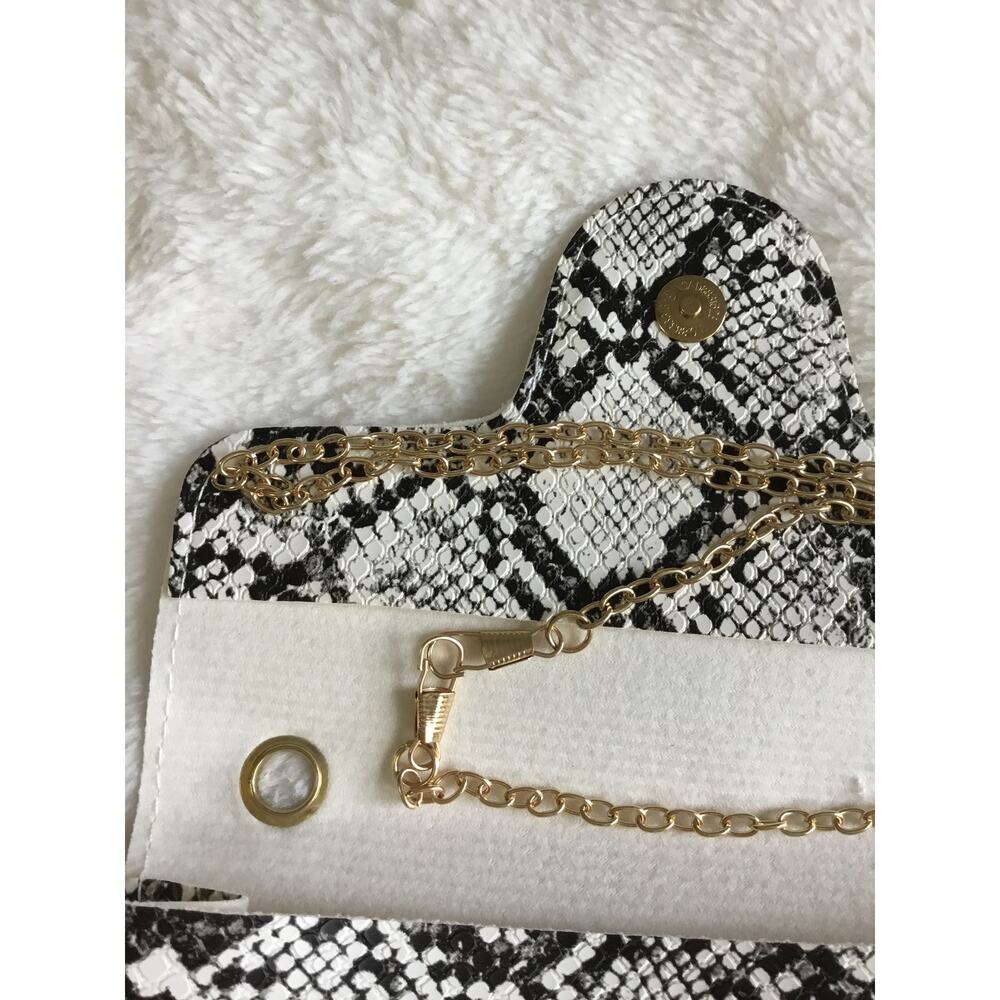 White Faux Snake Leather Metal Rings Gold Chain Crossbody Bag - Picture 11 of 16